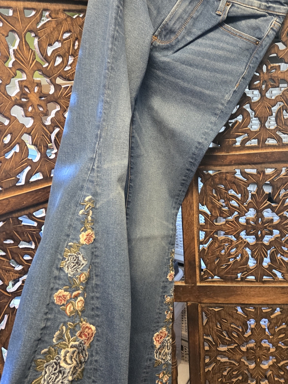 DRIFTWOOD FARRAH flare Bell Bottom Hippe, Blue Embroidered Wide-Leg Jeans